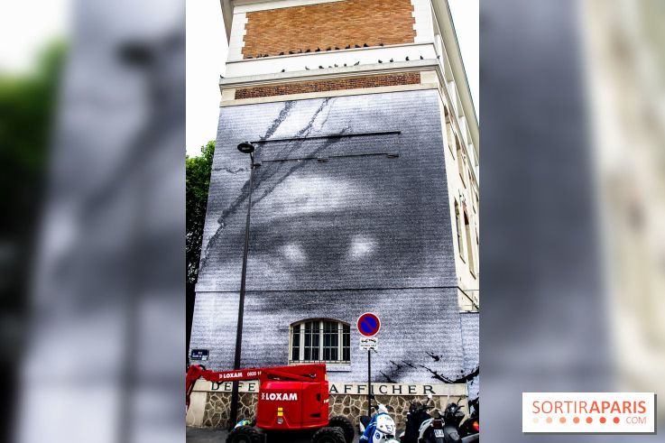 Hommage à Adama Traoré : l'artiste JR dévoile un collage géant à Paris, les photos
