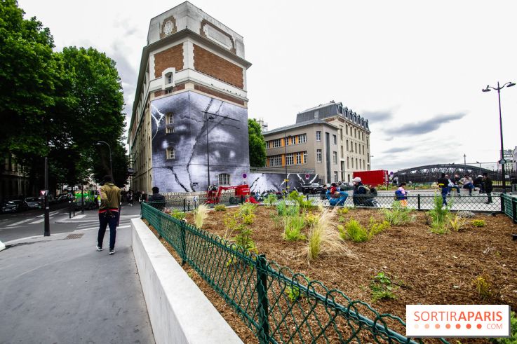 Hommage à Adama Traoré : l'artiste JR dévoile un collage géant à Paris, les photos