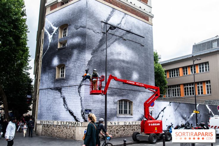 Hommage à Adama Traoré : l'artiste JR dévoile un collage géant à Paris, les photos