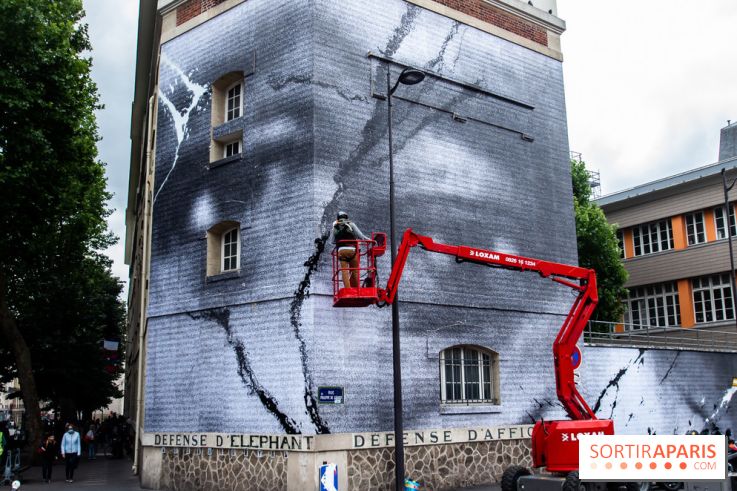 Hommage à Adama Traoré : l'artiste JR dévoile un collage géant à Paris, les photos