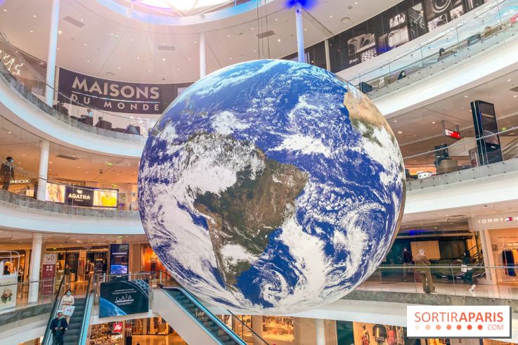 Gaïa de Luke Jerram à Beaugrenelle