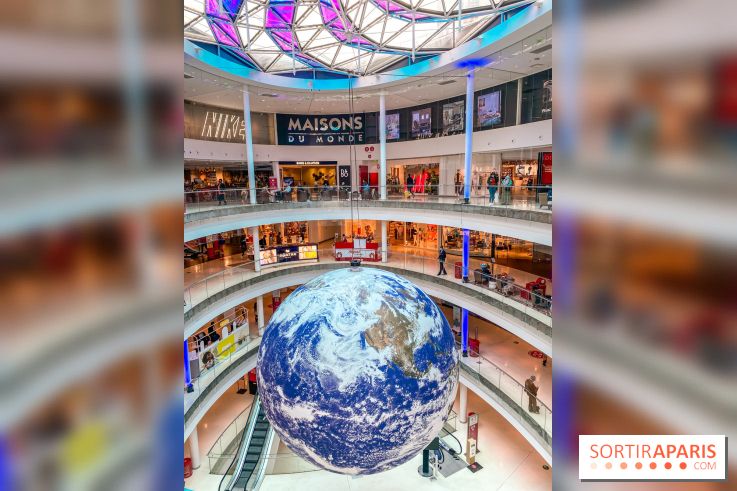 Gaïa de Luke Jerram à Beaugrenelle