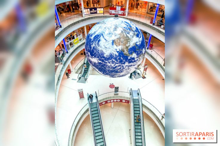 Gaïa de Luke Jerram à Beaugrenelle