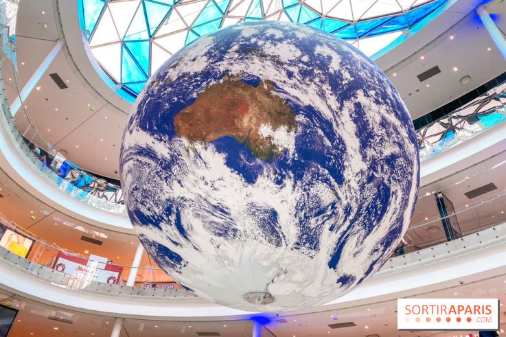 Gaïa de Luke Jerram à Beaugrenelle