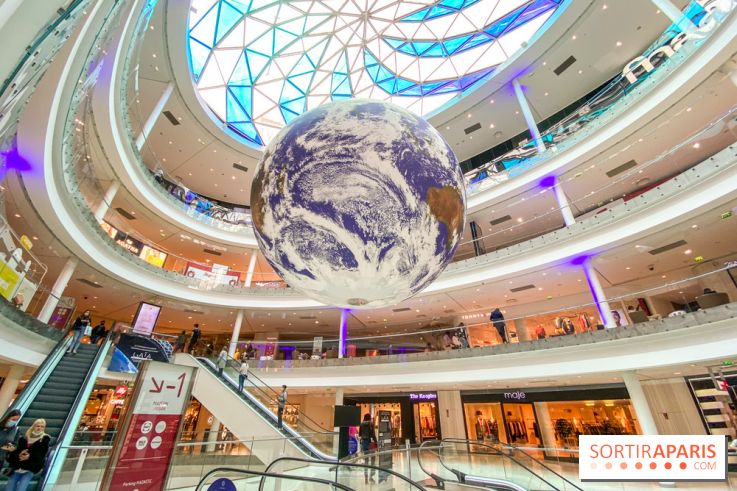 Gaïa de Luke Jerram à Beaugrenelle