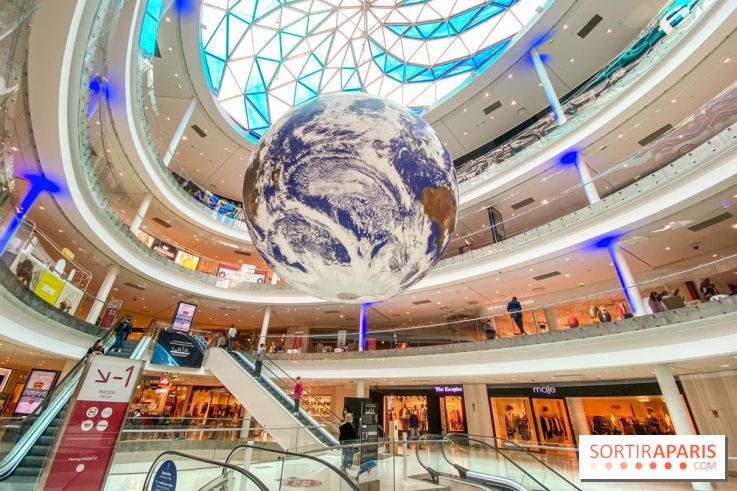 Gaïa de Luke Jerram à Beaugrenelle