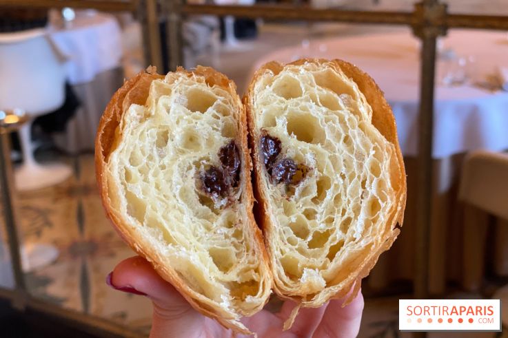 Le petit-déjeuner du Meurice Paris avec les viennoiseries de Cédric Grolet - pain au chocolat