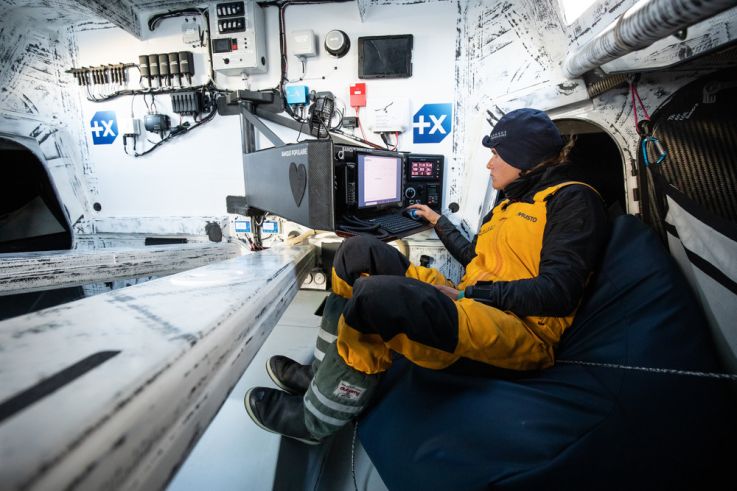 Clarisse Crémer, navigatrice de Banque Populaire X, les photos