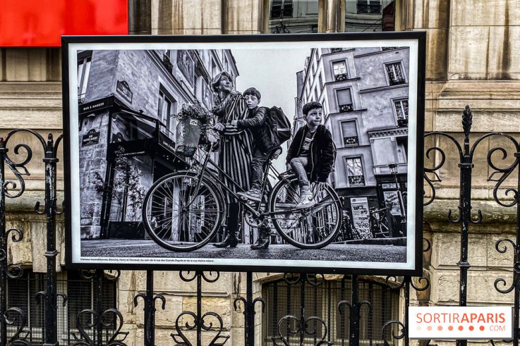 Parisiennes, l'exposition photos de Nikos Aliagas sur les grilles de l'Hôtel de Ville