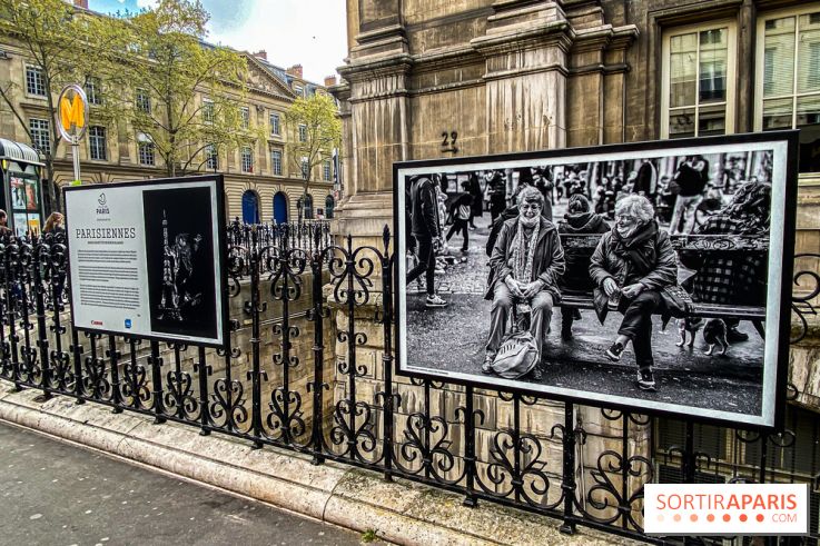 Parisiennes, l'exposition photos de Nikos Aliagas sur les grilles de l'Hôtel de Ville
