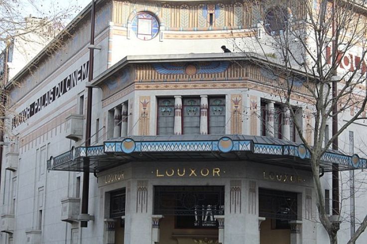 Pourquoi y a-t-il un temple pharaonique en plein milieu du 10e arrondissement ?