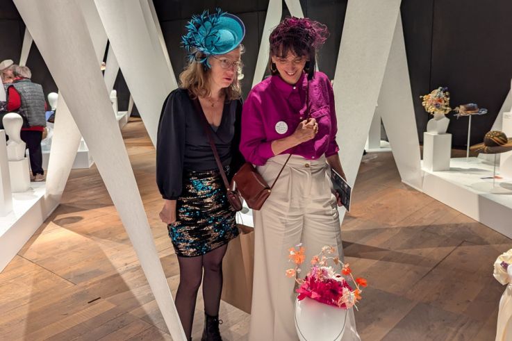 Une exposition gratuite de chapeaux "couture" colorés et des démonstrations de savoir-faire à Meudon