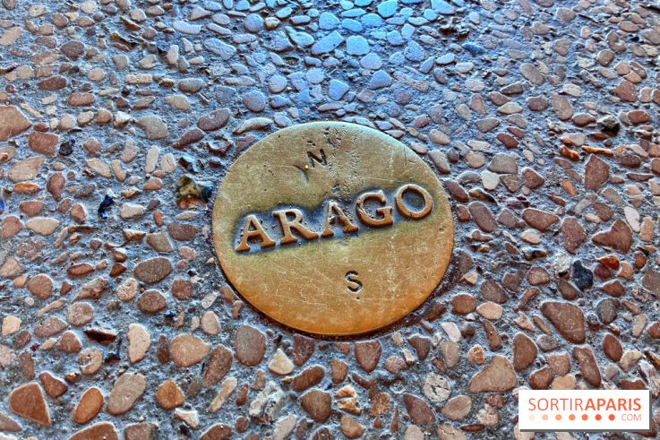 Partez sur les traces des médaillons Arago et leurs secrets, cachés sous nos pieds dans Paris