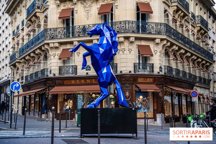 Exposition de Richard Orlinski avec Georges V et sur les Champs-Elysées