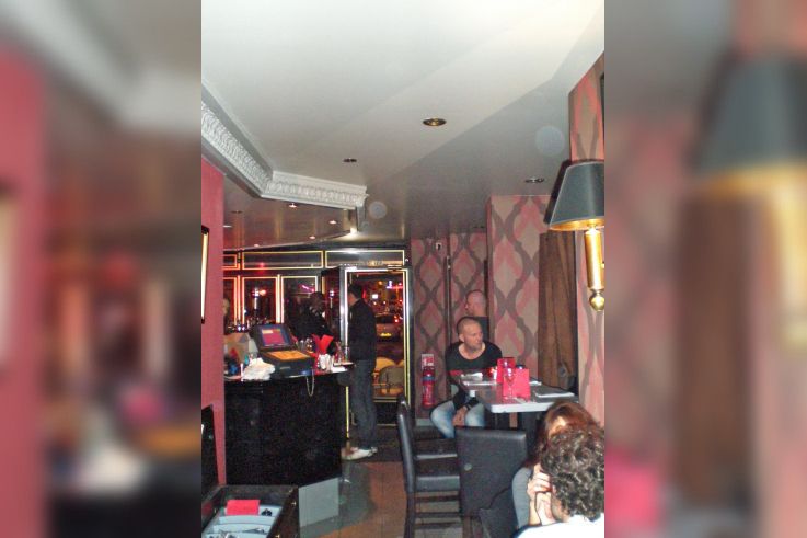 le napoléon, restaurant, brasserie, murs rouge