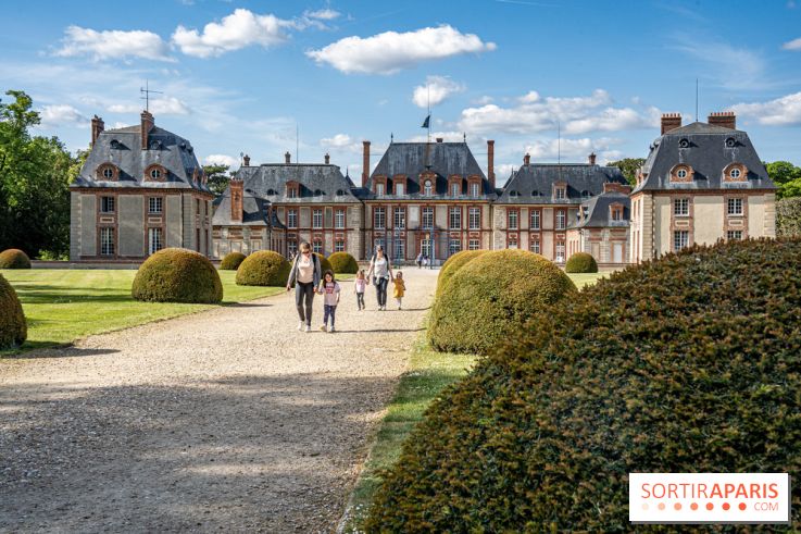 Le Château de Breteuil, ses jardins remarquables et contes de Perrault 