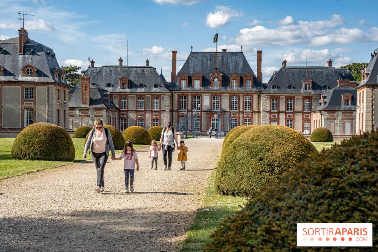 Le Château de Breteuil, ses jardins remarquables et contes de Perrault enfants
