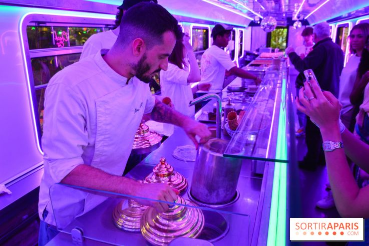 Un bar à glaces et un dessert dans un train de la Félicita
