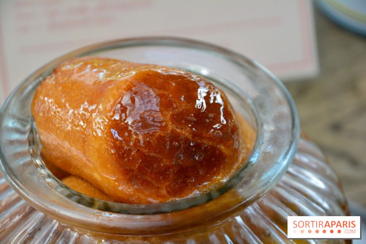 Un bar à glaces et un dessert dans un train de la Félicita