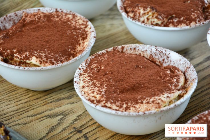Un bar à glaces et un dessert dans un train de la Félicita