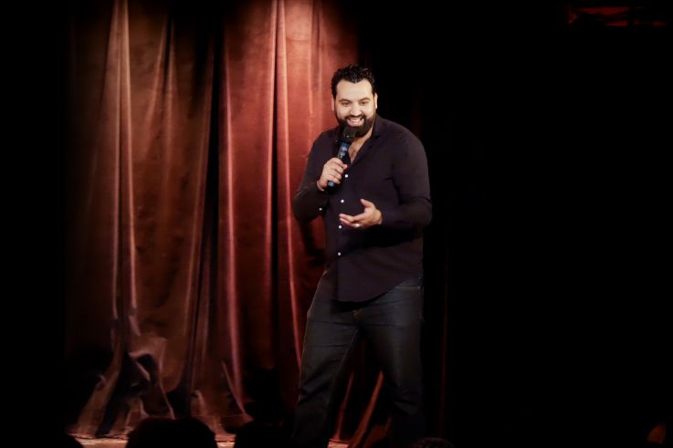 Yassine Belattar au théâtre de Dix Heures avec En Marge en juillet 2020