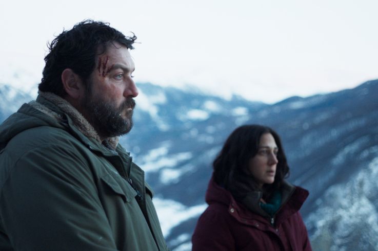 Les Survivants, thriller en montagne avec Denis Ménochet et Zar Amir Ebrahimi : notre avis