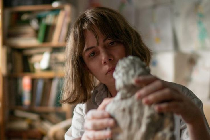 Showing Up : le drôle de portrait d'une artiste à la vie chaotique - Avis et bande-annonce