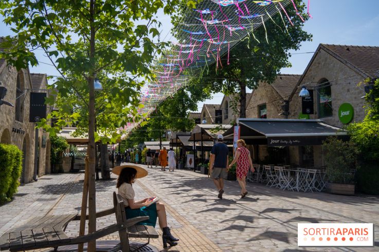 Le ciel de cerfs volants à Bercy Village 