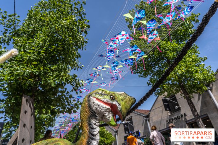 Le ciel de cerfs volants à Bercy Village 