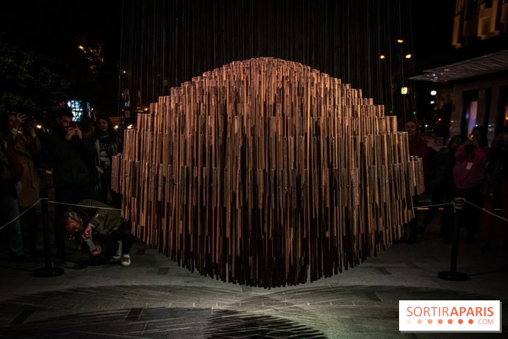 Nuit Blanche 2022 sur la place de la Samaritaine : Bing Bang, une sculpture hypnotisante et sonore