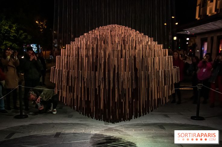 Nuit Blanche 2022 sur la place de la Samaritaine : Bing Bang, une sculpture hypnotisante et sonore