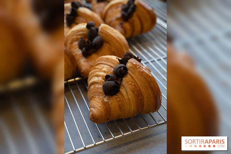 L'Éclair de Génie Café Paris - croissant chocolat