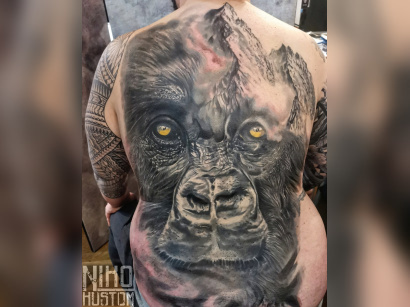 Kustom Tattoo le studio de tatouage à Paris qui repousse les limites du réalisme.