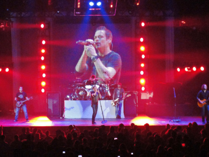 Brad Arnold, chanteur et fondateur de 3 Doors Down, est décédé à l'âge de 47 ans