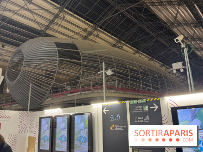 Mais que fait ce ballon dirigeable au cœur de la Gare d'Austerlitz à Paris ? 
