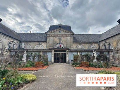 Cette mairie d'Île-de-France se trouve au cœur d'anciennes écuries, vestiges d'un château disparu
