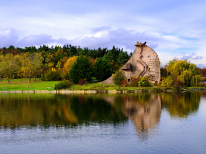 Connaissez-vous la Dame du Lac, cette étonnante sculpture d'escalade en région parisienne ?