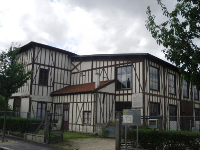 Ce bâtiment de région parisienne est le dernier vestige du premier aérodrome du Monde