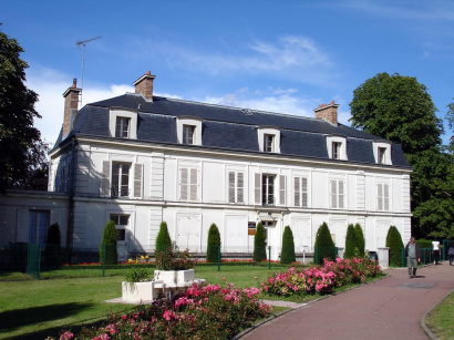 Sous le parc de ce château se cache une étonnante glacière vieille de plusieurs siècles