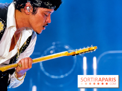 Bruno Mars, guitare en main au Stade de France