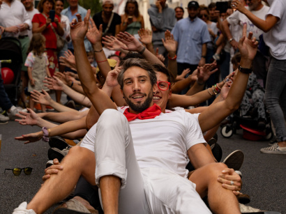 Deux et P'tit Deux organisent une nouvelle feria du Sud-Ouest endiablée en pleine rue à Paris