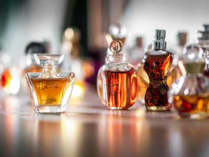L'âme de la parfumerie française : une exposition élégante à l'espace Richaud à Versailles