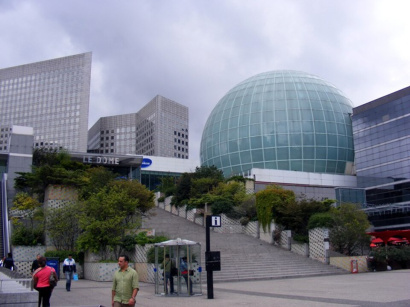 Le saviez-vous ? Il existait une géode comme à la Villette au cœur du quartier de La Défense !