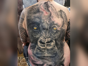 Kustom Tattoo le studio de tatouage à Paris qui repousse les limites du réalisme.