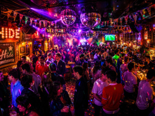 Un lieu de fête inédit : un pub, une discothèque et speakeasy-bar caché dans une chapelle souterraine