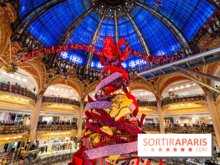 Vitrines et sapin de Noël des Galeries Lafayettes avec Clara Luciani - photos