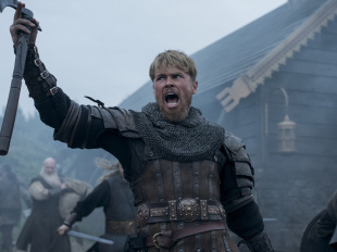 Bloodaxe - Guerrier viking en armure brandissant une hache