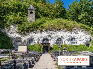 Insolite en Île-de-France : l'église troglodyte de l'Annonciation construite à flanc de falaise