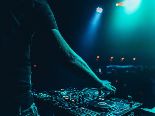 Fête de la Musique 2023 : concerts, DJ sets et karaoké géant au Point Ephémère