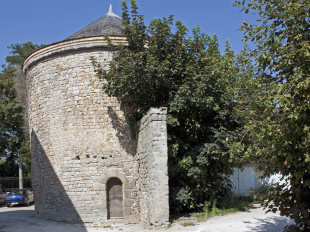 Au cœur de Milly-La-Forêt, ce colombier est un étonnant vestige du passé médiéval de la ville